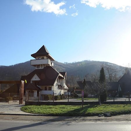 Bed and Breakfast Castelul De Smarald Pangaracior Exterior foto